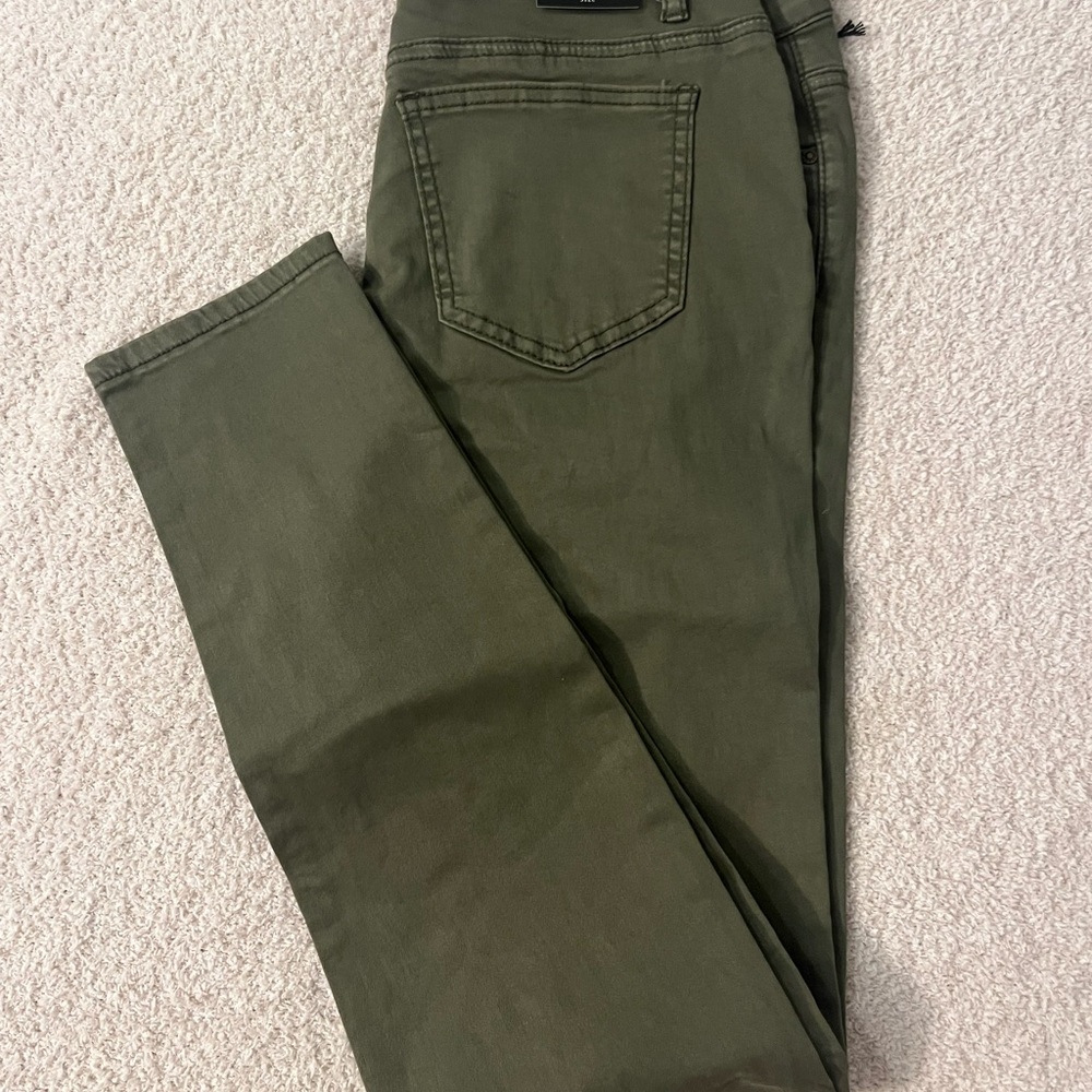 Distressed jeans | skinny jeans | color jeans